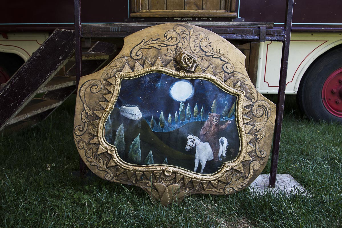 Giffords Circus - Moonsongs, Circus Painted Plaque, Chiswick House - June 18, 2015